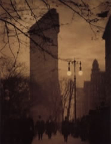 Alvin Langdon Coburn - The Flat Iron Building, Evening, 1911